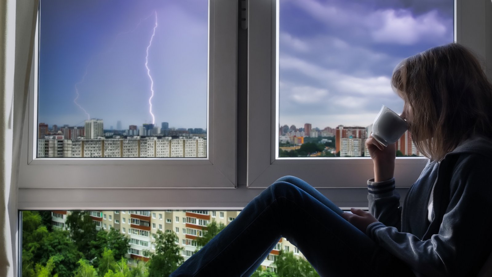 Fenster besser schließen bei einem Gewitter?Foto: Irina Kozorog / shutterstock.com