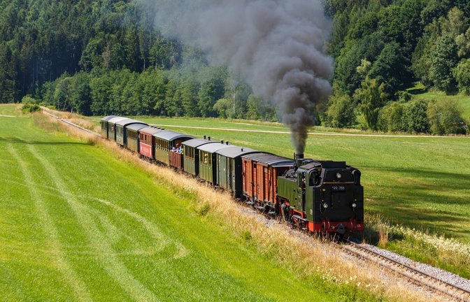 Der Lieferwagen stieß mit der Museumsbahn „Öchsele“ zusammen. (Symbolfoto)<span class='image-autor'>Foto: /IMAGO/Markus Mainka</span>