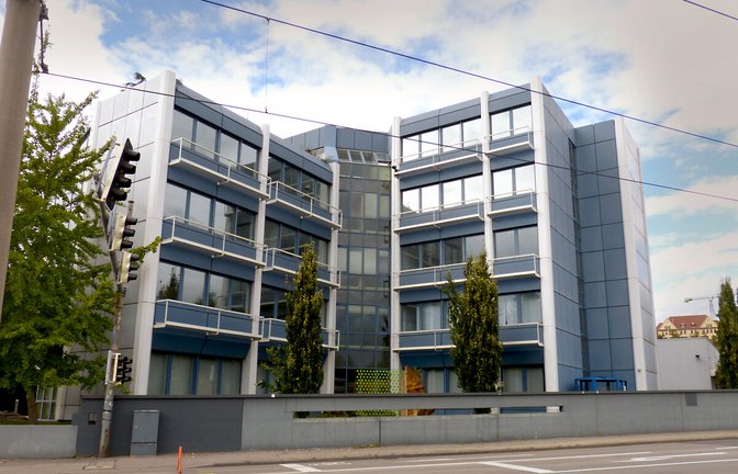 In dieses ehemalige Bürogebäude könnten Flüchtlinge einziehen.<span class='image-autor'>Foto: Alexander Müller</span>