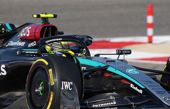 Drehte im zweiten Freien Training in Bahrain die schnellste Runde: Lewis Hamilton.<span class='image-autor'>Foto: Hasan Bratic/dpa</span>
