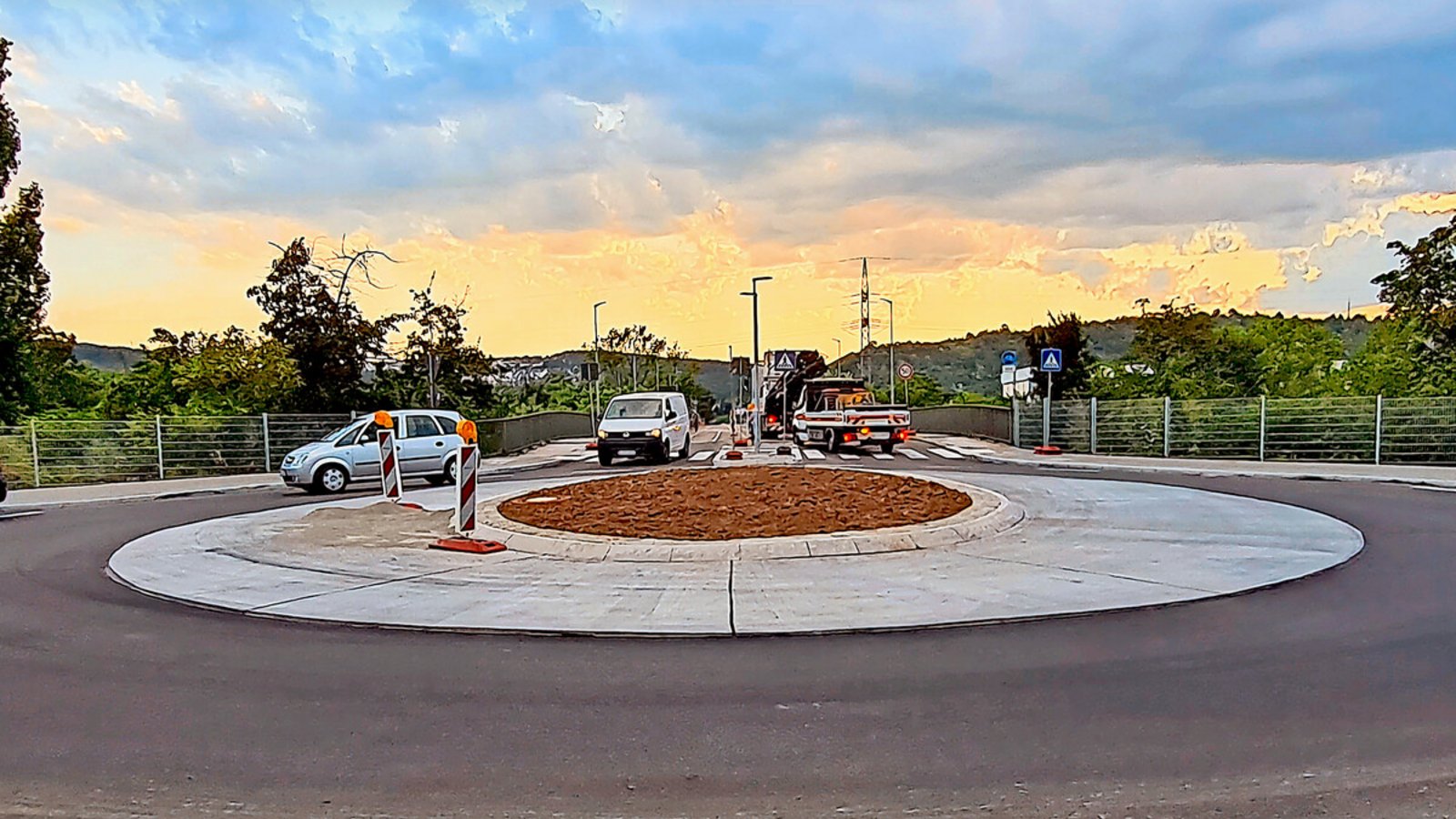 Der Kreisverkehr ist nahezu fertig. Wegen der Brückensanierung werden die Otto-Hirsch-Brücken nun gesperrt.Foto: /Sebastian Steegmüller Der Kreisverkehr ist nahezu fertig. Wegen der Brückensanierung werden die Otto-Hirsch-Brücken nun gesperrt.Foto: /Sebastian Steegmüller