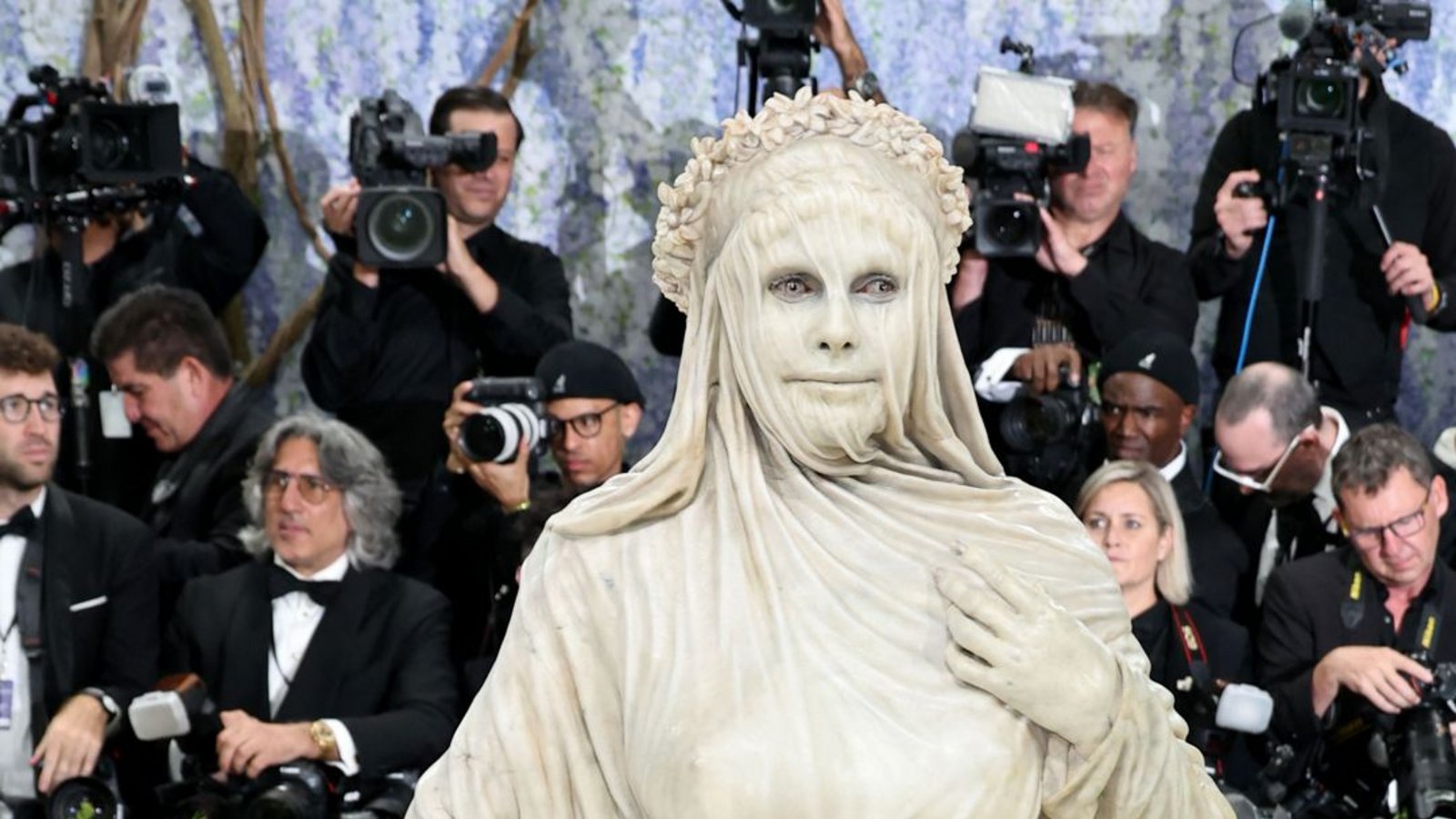 Nicht zu erkennen: Das deutsche Topmodel Heidi Klum hatte sich in eine Marmorstatue verwandelt.Foto: Getty Images via AFP Nicht zu erkennen: Das deutsche Topmodel Heidi Klum hatte sich in eine Marmorstatue verwandelt.Foto: Getty Images via AFP