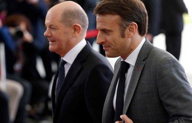 Bundeskanzler Olaf Scholz (l) hat sich gemeinsam mit dem französischen Präsidenten Emmanuel Macron für eine Neuausrichtung der Handelsbeziehungen mit China ausgesprochen (Archivfoto).<span class='image-autor'>Foto: AFP/ODD ANDERSEN</span>