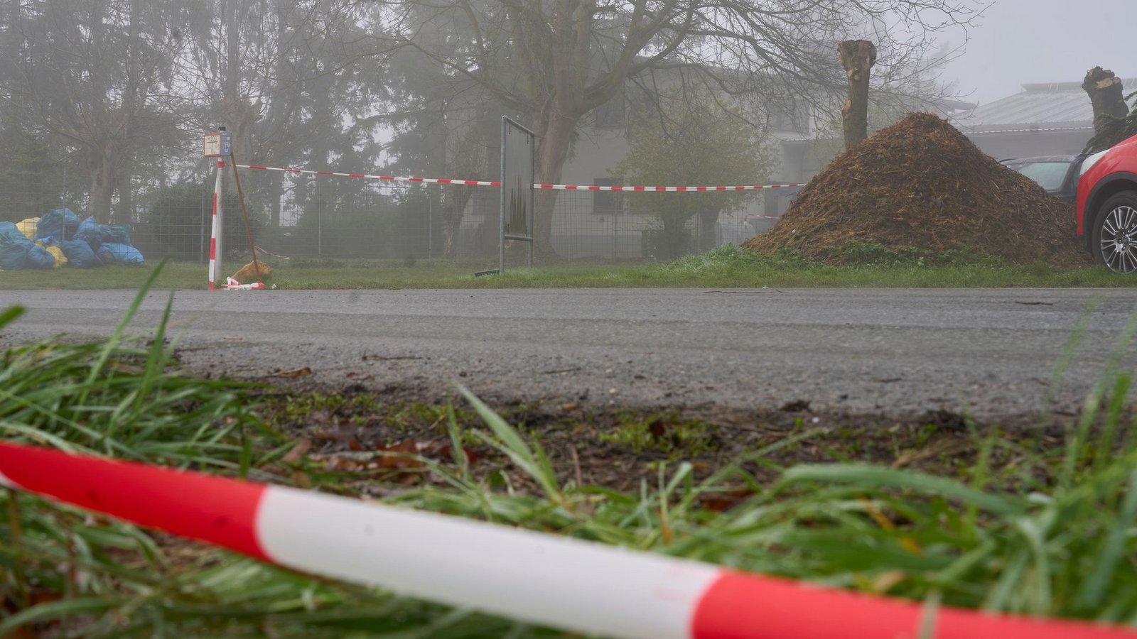 Nach dem tödlichen Unfall in einer Lederfabrik in Runkel laufen Ermittlungen wegen des Vorwurfs der fahrlässigen Tötung gegen Unbekannt. (Archivbild)Foto: Sascha Ditscher/dpa