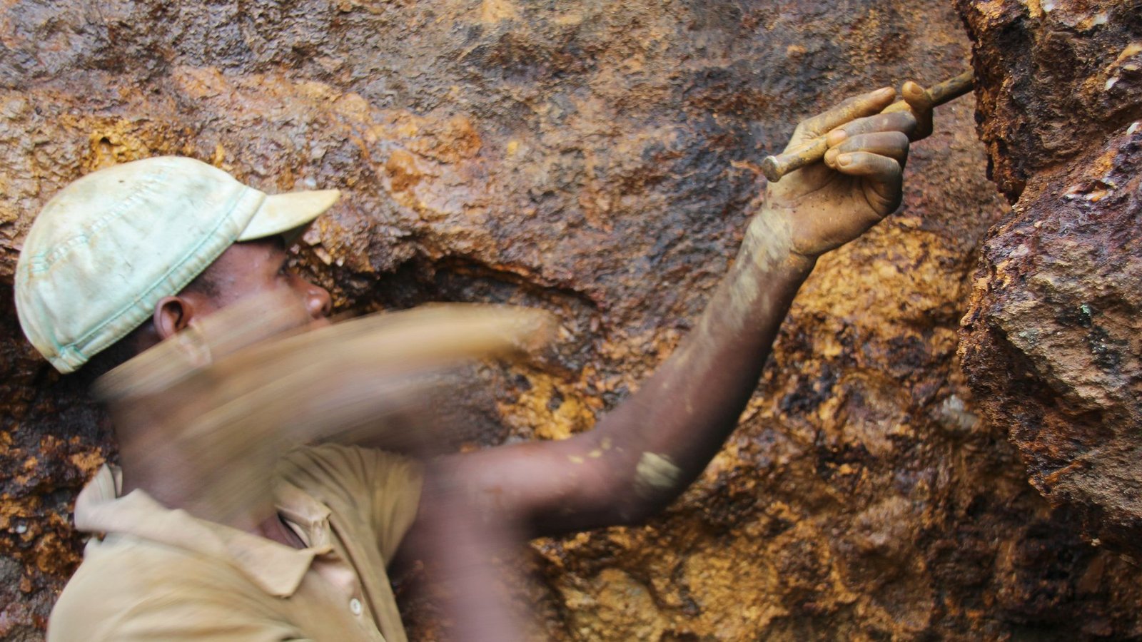 Der Preis für den Rohstoff Coltan ist hoch.Foto: Jürgen Bätz/dpa