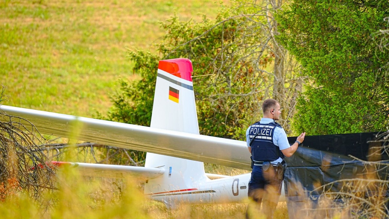 Wie es zu dem tödlichen Absturz kommen konnte, dazu ermitteln die zuständigen Kriminalbeamten in Zusammenarbeit mit der Bundesstelle für Flugunfalluntersuchung.Foto: SDMG Wie es zu dem tödlichen Absturz kommen konnte, dazu ermitteln die zuständigen Kriminalbeamten in Zusammenarbeit mit der Bundesstelle für Flugunfalluntersuchung.Foto: SDMG