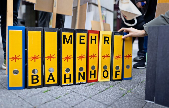 Die Initiatoren eines Bürgerbegehrens gegen die Bebauung der Stuttgart-21-Gleisflächen wollen die Auszählung der Unterstützerunterschriften prüfen.<span class='image-autor'>Foto: Lichtgut/Leif Piechowski</span>