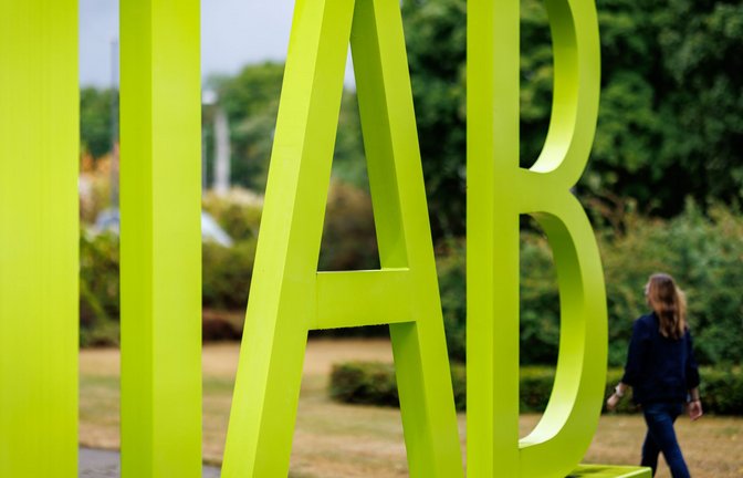 Die Beschäftigung in Deutschland steigt einer Prognose des IAB zufolge nur noch punktuell in einigen Bundesländern (Archivbild).<span class='image-autor'>Foto: Daniel Karmann/dpa</span>