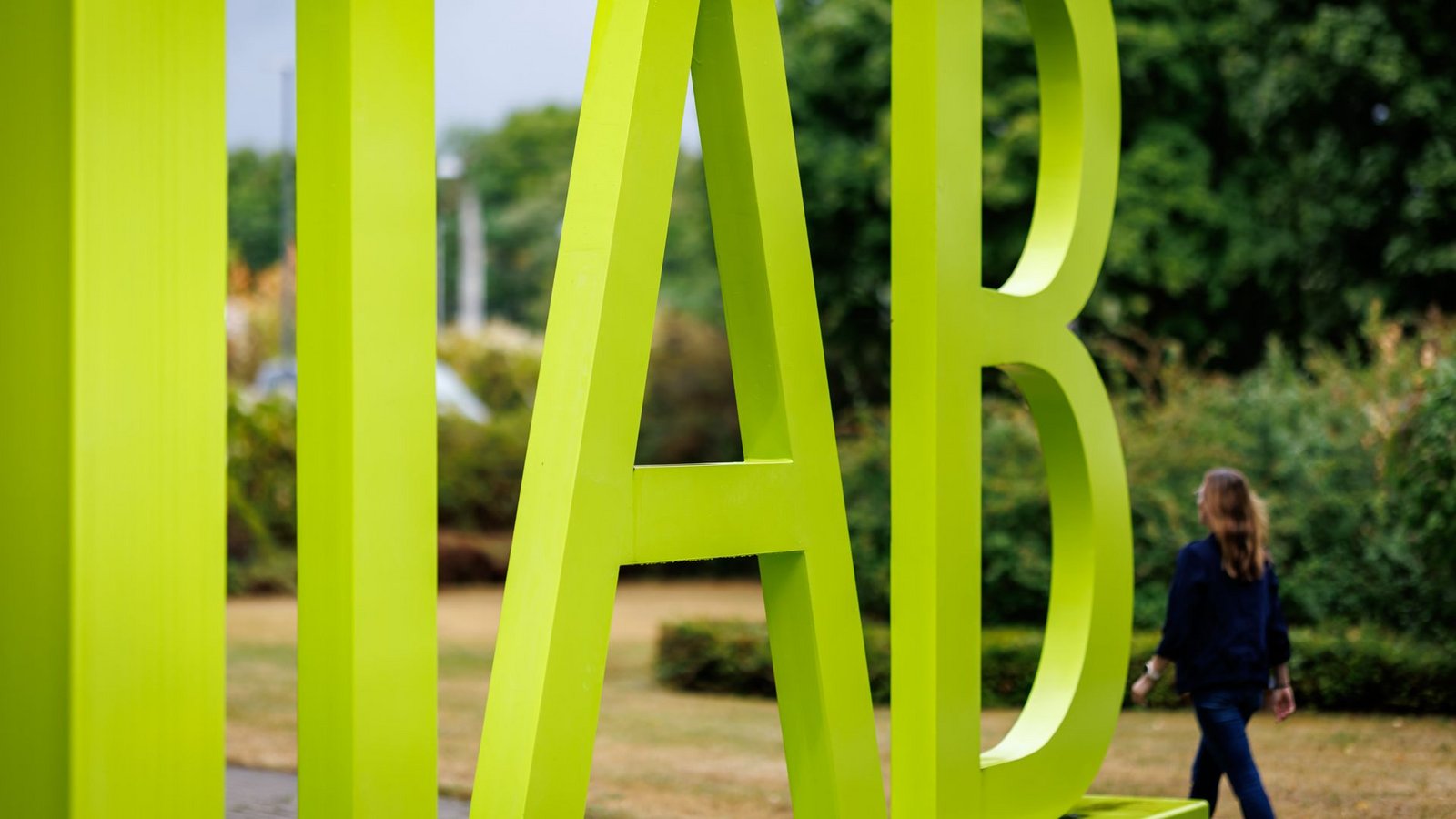 Die Beschäftigung in Deutschland steigt einer Prognose des IAB zufolge nur noch punktuell in einigen Bundesländern (Archivbild).Foto: Daniel Karmann/dpa