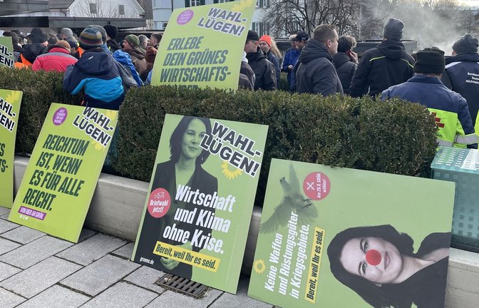Die Grünen sahen sich am Aschermittwoch massiven Protesten ausgesetzt.<span class='image-autor'>Foto: dpa/David Nau</span>