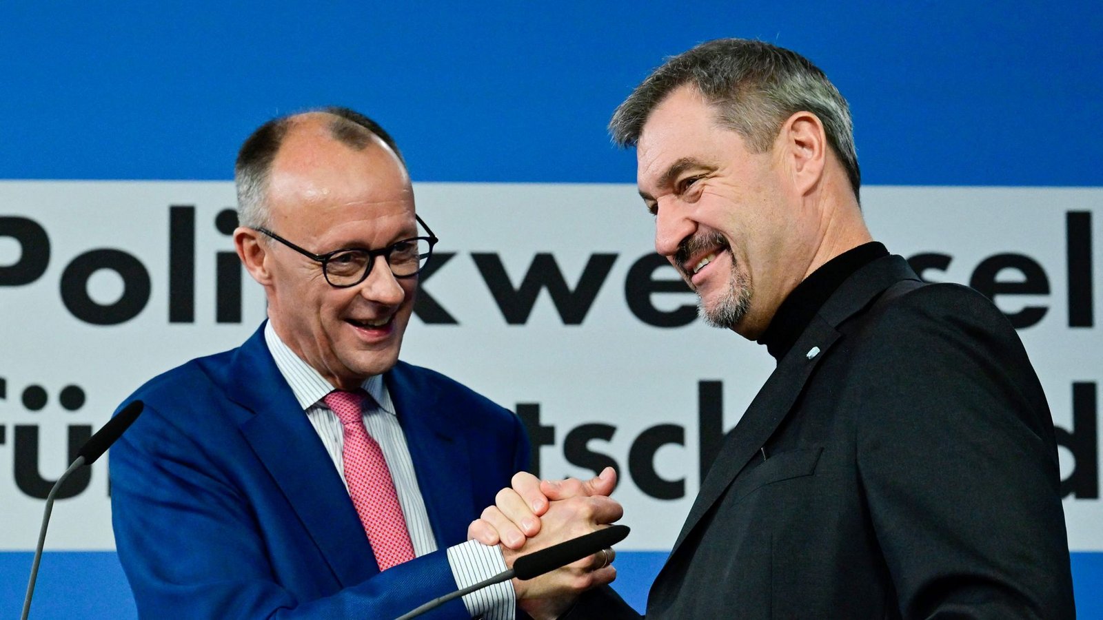 Betont geschlossen: CDU-Chef Friedrich Merz (li.) und der CSU-Vorsitzende Markus SöderFoto: AFP/JOHN MACDOUGALL