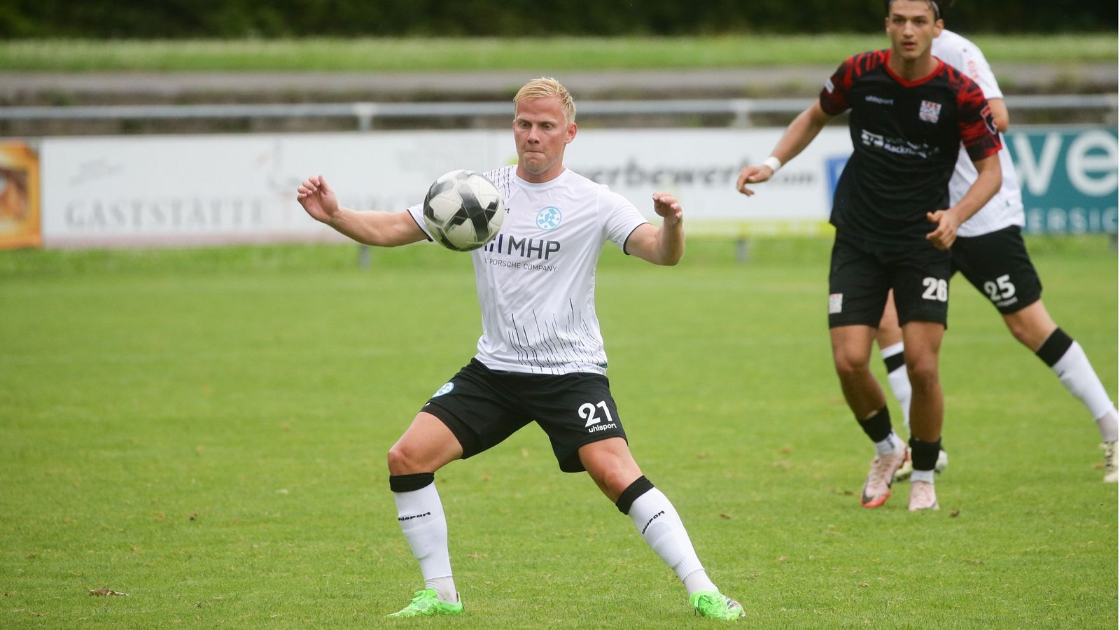 Ballsicher: Per LocklFoto: Pressefoto Baumann/Hansjürgen Britsch