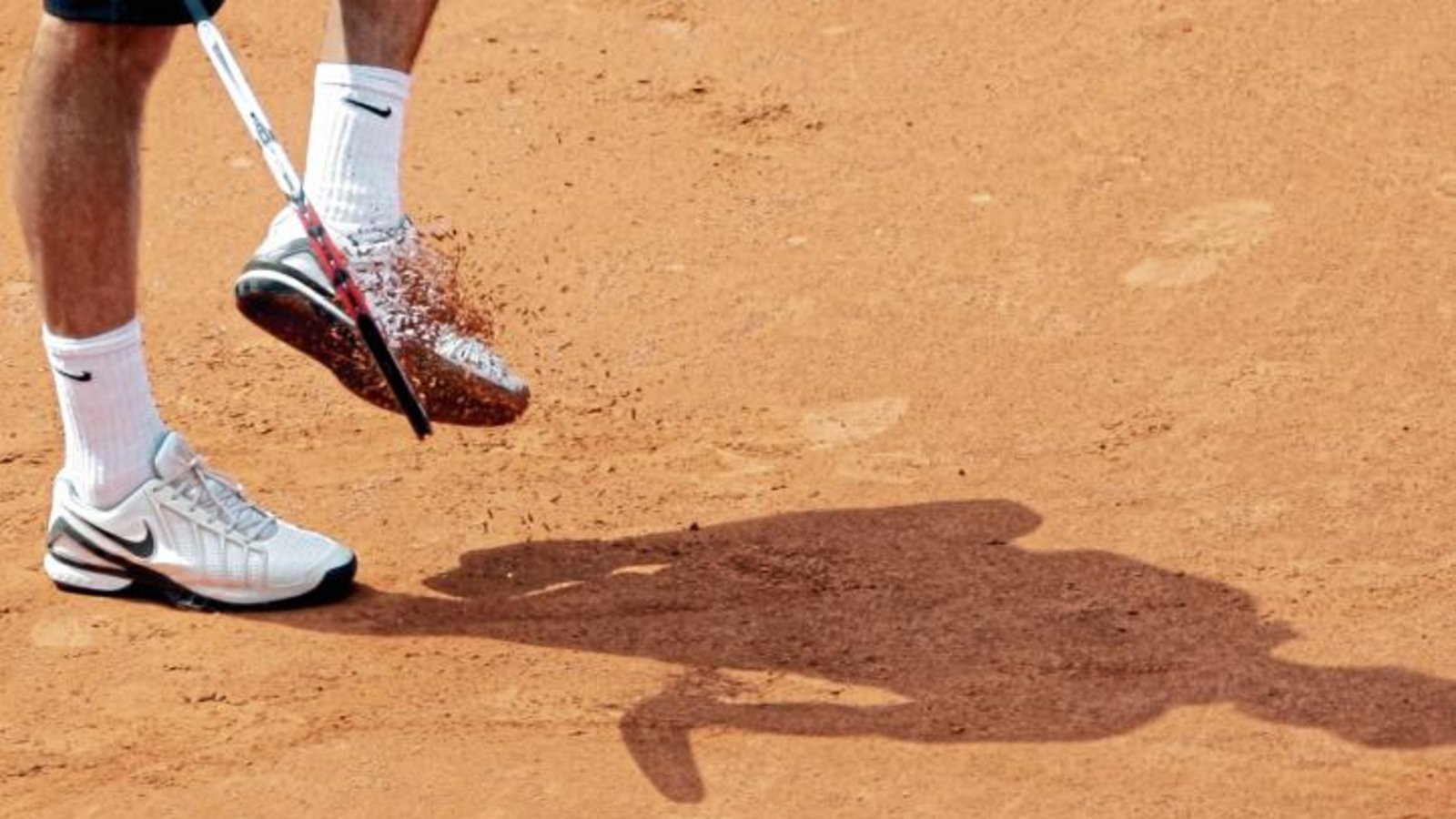 Ob und in welcher Form auf dem Wolfsberg weiter Tennis gespielt wird, darüber streiten sich die Tennisabteilung des TV Vaihingen und deren Nachfolger, der eigenständige Verein Tennis-Gemeinschaft, mit dem TVV-Hauptverein. Foto: ddp