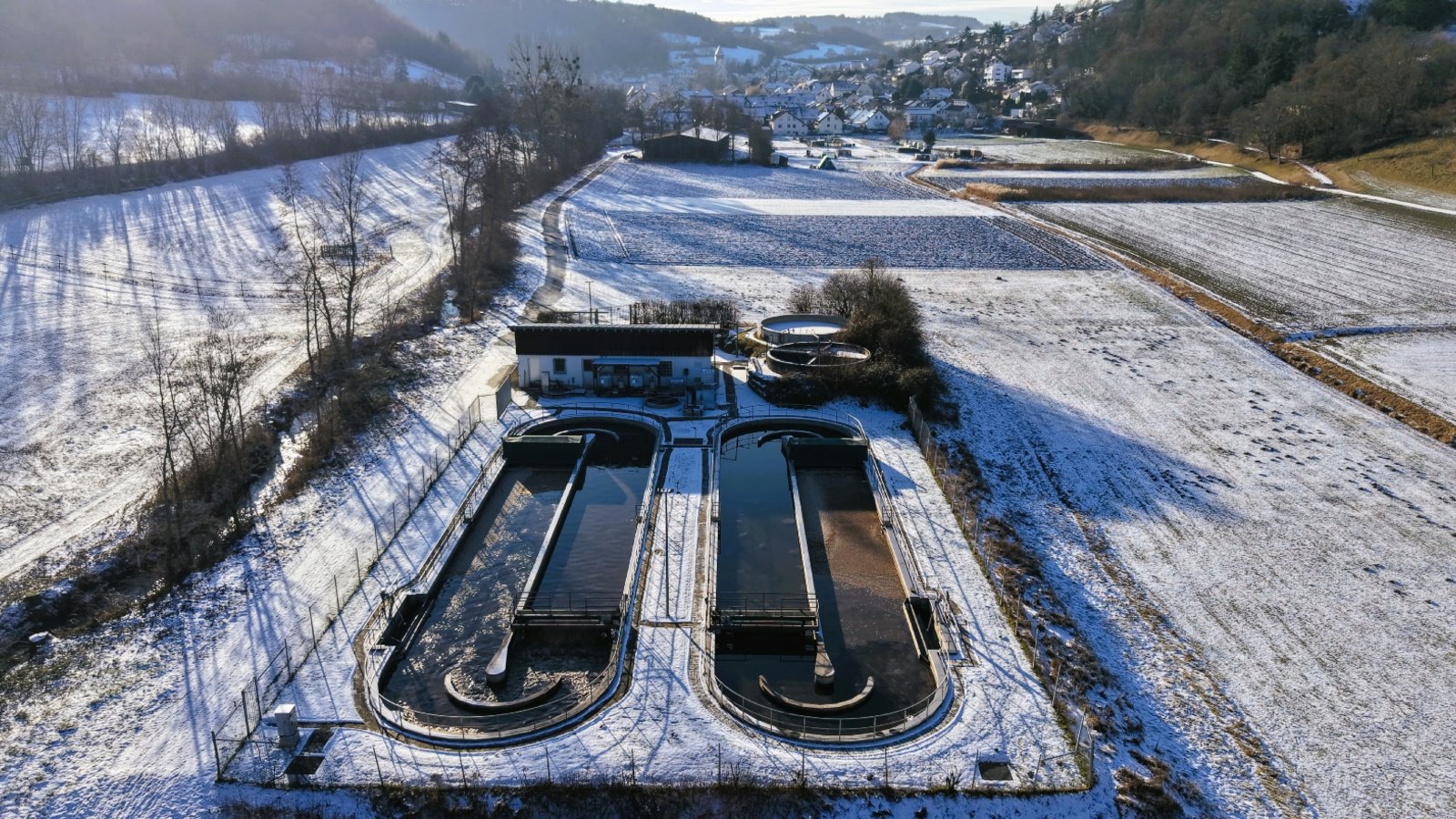 Einen halben Kilometer außerhalb vom Ort liegt die Iptinger Kläranlage direkt am Kreuzbach.