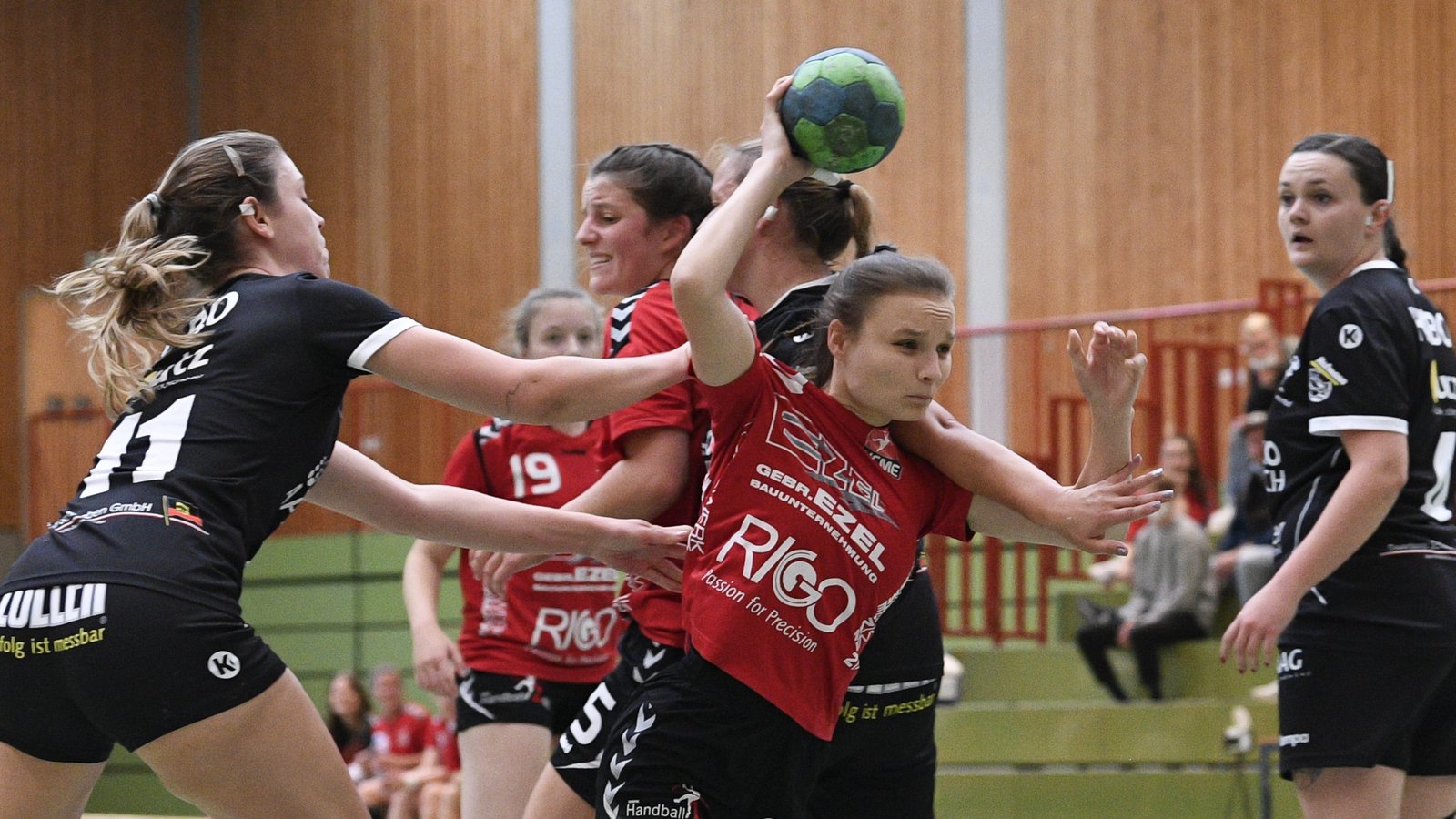 Lena Eisenmenger hat 14 der 22 Treffer für den HC Metter-Enz II erzielt, darunter auch den spielentscheidenden Siebenmeter. Foto: Archiv/Leitner Lena Eisenmenger hat 14 der 22 Treffer für den HC Metter-Enz II erzielt, darunter auch den spielentscheidenden Siebenmeter. Foto: Archiv/Leitner