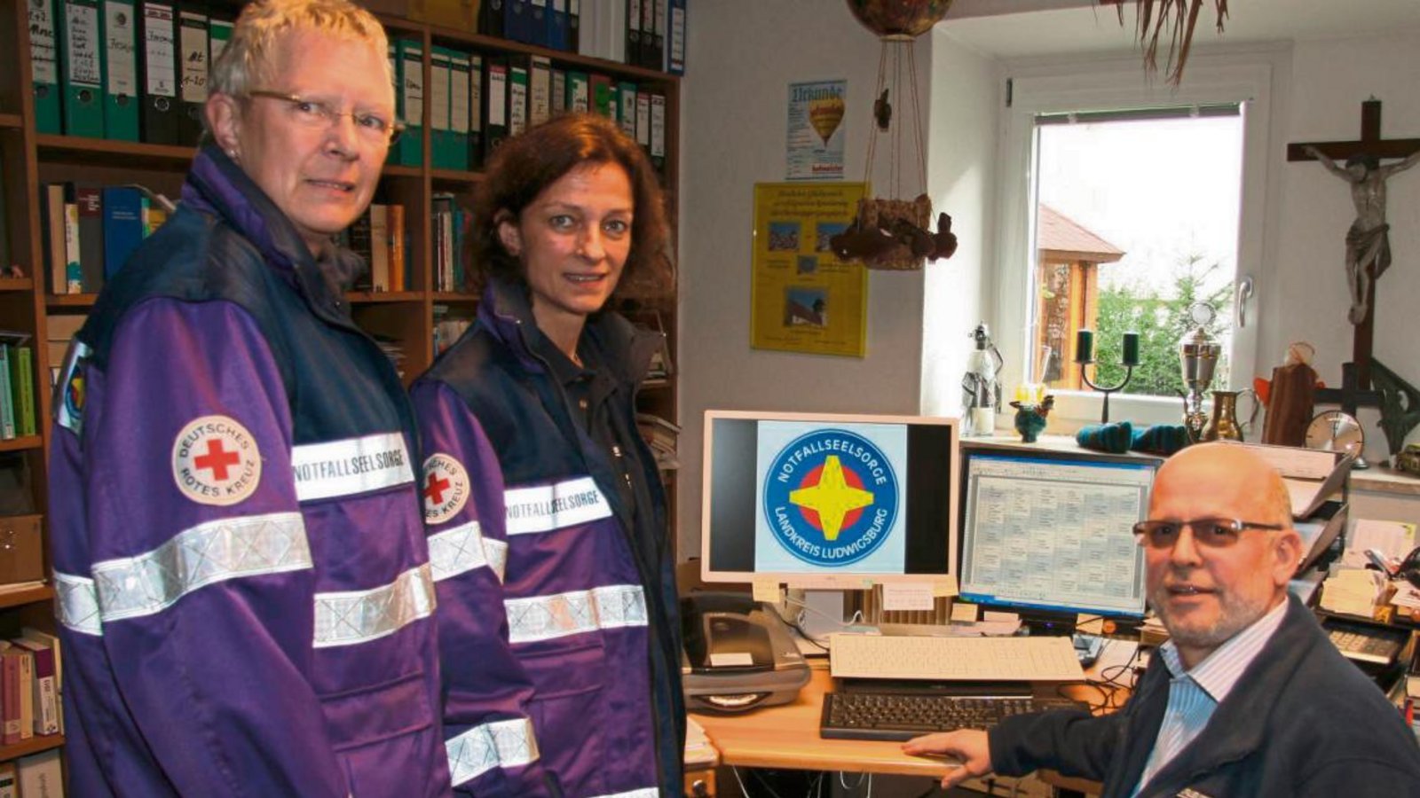 Notfallseelsorger Ulrich Gratz, Iris van Bergen und Gisela Hahn-Flegl (von rechts). Foto: Rücker Notfallseelsorger Ulrich Gratz, Iris van Bergen und Gisela Hahn-Flegl (von rechts). Foto: Rücker
