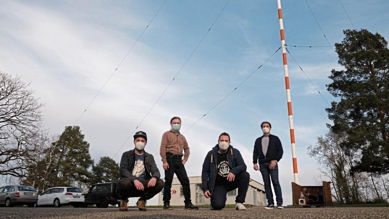 Theo Seemann, Jürgen Fegert, Arne Bader und Steffen Ritter (von links) fahren gewissermaßen den Betrieb am Sender Mühlacker wieder hoch. Theo Seemann, Jürgen Fegert, Arne Bader und Steffen Ritter (von links) fahren gewissermaßen den Betrieb am Sender Mühlacker wieder hoch.