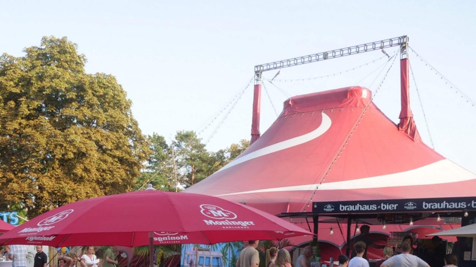 Draußen an der Beach Bar. 