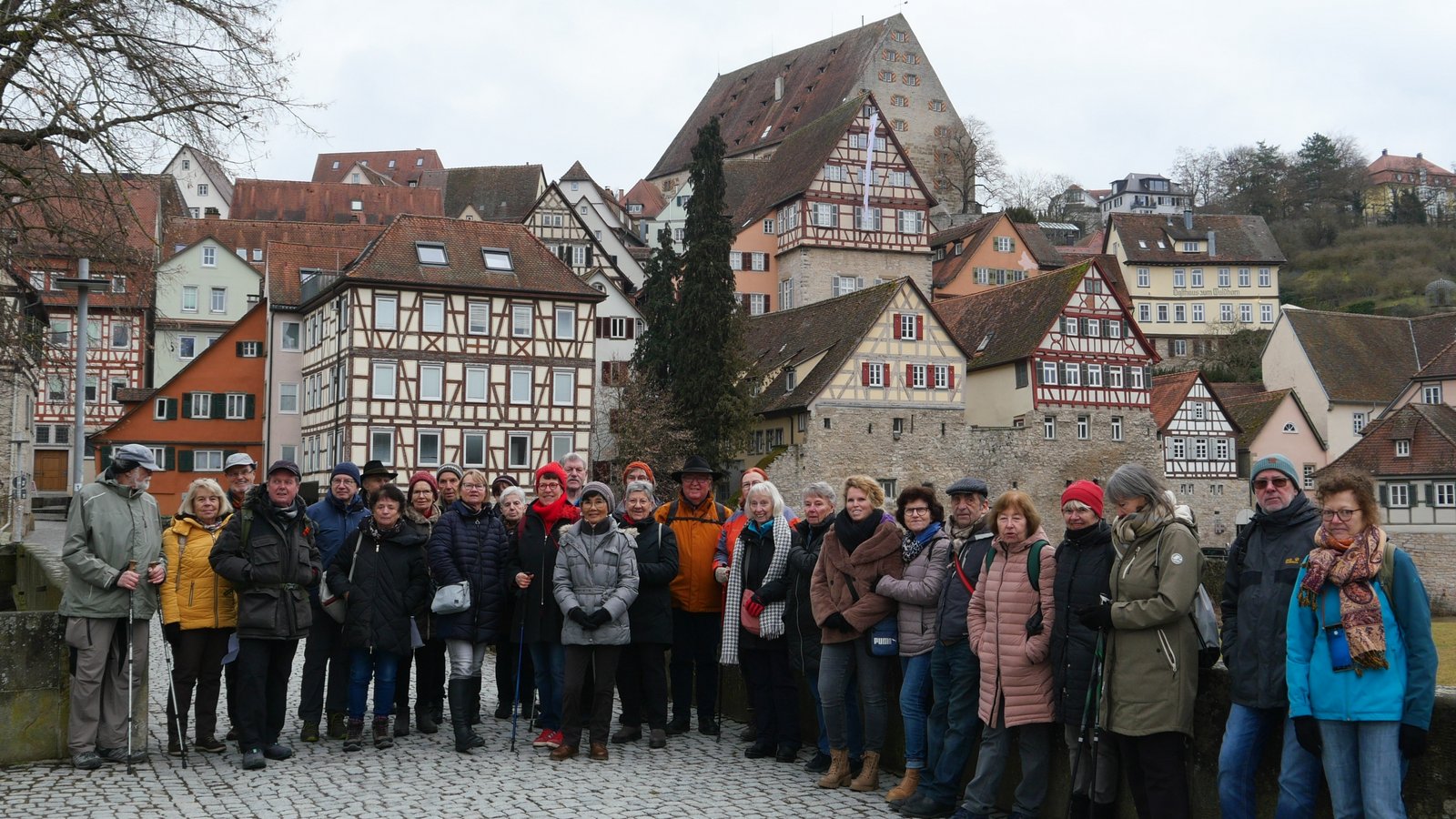 Haben viel gesehen und erfahren: die Ausflügler von Bürger-Treff Vaihingen und Albverein Enzweihingen in Schwäbisch Hall. Foto: p Haben viel gesehen und erfahren: die Ausflügler von Bürger-Treff Vaihingen und Albverein Enzweihingen in Schwäbisch Hall. Foto: p