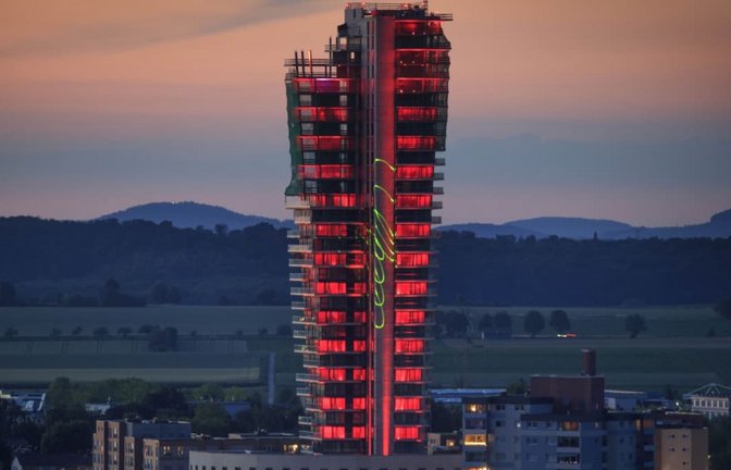 Prozessökonomie statt ein etwaiger Unwille zur juristischen Aufarbeitung: Die Tower-Ruine bei der „Night of Light“ im Juni 2020.<span class='image-autor'>Gottfried Stoppel/Archiv</span>