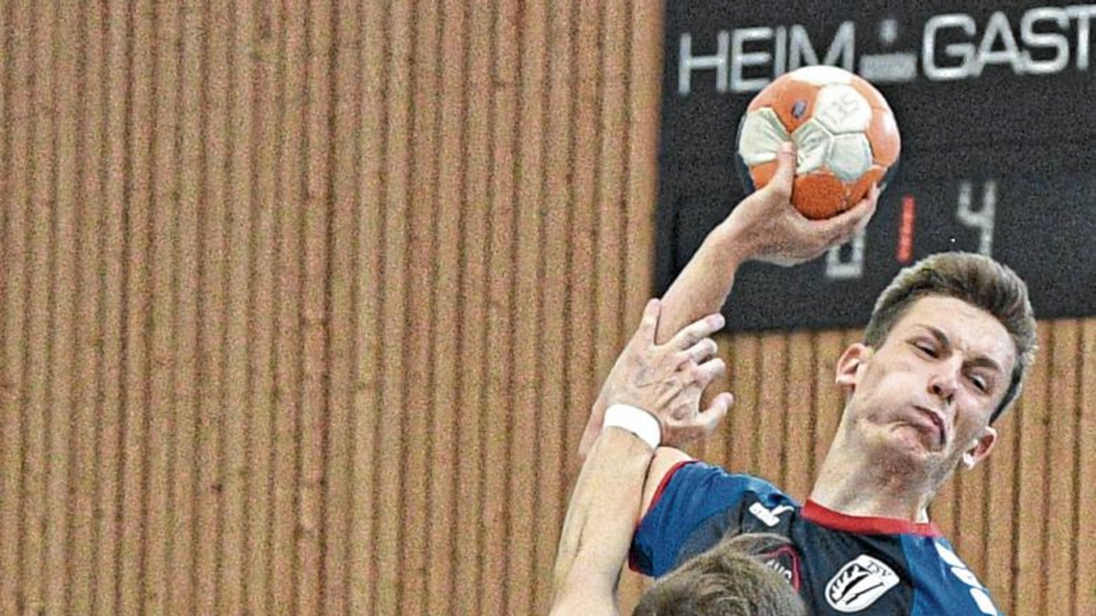 Rückraumspieler Till Stadelmann (rechts) ist einer der Leistungsträger beim TSV Oberriexingen und immer für einige Tore gut. Foto: Leitner Rückraumspieler Till Stadelmann (rechts) ist einer der Leistungsträger beim TSV Oberriexingen und immer für einige Tore gut. Foto: Leitner