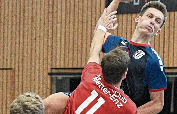 Rückraumspieler Till Stadelmann (rechts) ist einer der Leistungsträger beim TSV Oberriexingen und immer für einige Tore gut. Foto: Leitner