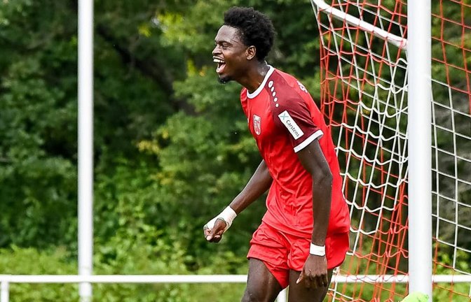 Später Calcio-Jubel: Mohamed Sanyang (hier noch im Trikot seines Ex-Vereins SV Fellbach) traf per Elfmeter zum Echterdinger Ausgleich.<span class='image-autor'>Archiv IMAGO/Eibner/Bernd Leitner</span>