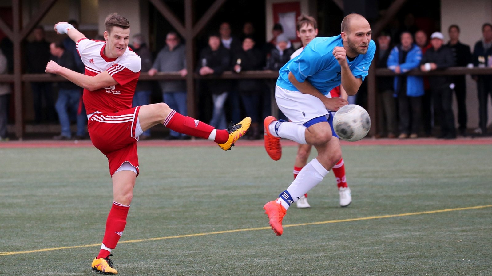Der ehemalige Spielertrainer Daniel Nissan (rechts) ist als Spieler zur SGM Hohenhaslach/Freudental zurückgekehrt und soll im defensiven Mittelfeld die Strippen ziehen. Foto: Küppers Der ehemalige Spielertrainer Daniel Nissan (rechts) ist als Spieler zur SGM Hohenhaslach/Freudental zurückgekehrt und soll im defensiven Mittelfeld die Strippen ziehen. Foto: Küppers
