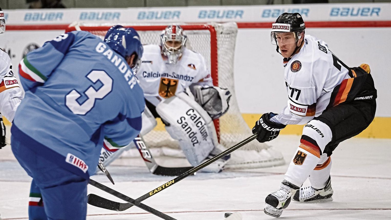 Die Bietigheim Steelers haben sich einen ganz prominenten Neuzugang geangelt: Der ehemalige Nationalspieler Nicolai Goc (rechts) wechselt an Enz und Metter. Foto: Simecek Die Bietigheim Steelers haben sich einen ganz prominenten Neuzugang geangelt: Der ehemalige Nationalspieler Nicolai Goc (rechts) wechselt an Enz und Metter. Foto: Simecek