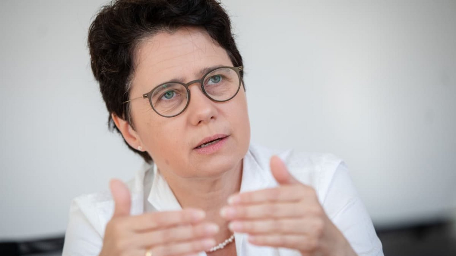 Für Gentges kommt nur ein Abschuss infrage, sollte der Wolf sich weiter Menschen nähern. (Archivbild)Christoph Schmidt/dpa