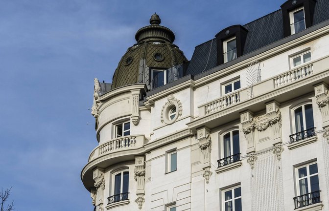 In Spanien wurde ein 20-Jähriger festgenommen, der sich in Hotelbuchungssysteme hackte und in Luxussuiten übernachtete (Symbolfoto).<span class='image-autor'>Foto: IMAGO/imagebroker/IMAGO/imageBROKER/Juan Jimenez</span>