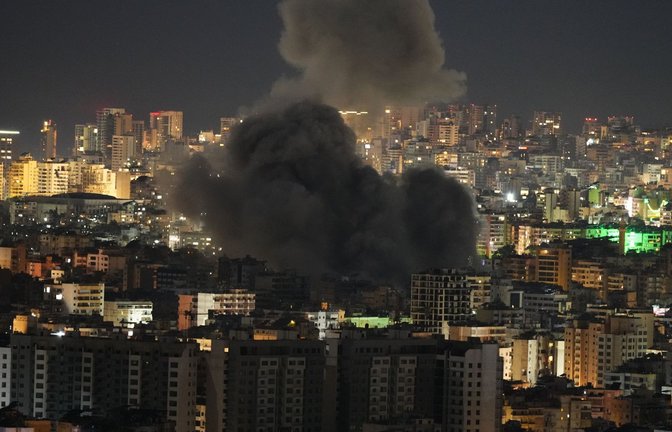 Die israelischen Streitkräfte greifen Ziele im Libanon an.<span class='image-autor'>Foto: Hassan Ammar/AP/dpa</span>