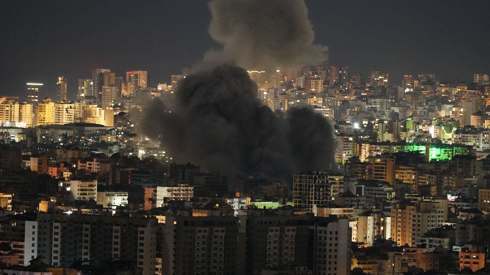Die israelischen Streitkräfte greifen Ziele im Libanon an.Foto: Hassan Ammar/AP/dpa Die israelischen Streitkräfte greifen Ziele im Libanon an.Foto: Hassan Ammar/AP/dpa