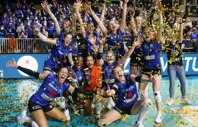 Der letzte Pokalsieg der Stuttgarter Volleyballerinnen liegt zwei Jahre zurück – in Wiesbaden gab es 2022 einen 3:0-Erfolg gegen den Dresdner SC.<span class='image-autor'>Foto: Baumann</span>