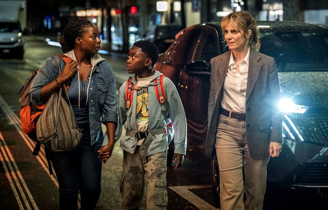 Kommissarin Isabelle Grandjean (Anna Pieri Zuercher, links) ermittelt in zwei Mordfällen. In der "Tatort"-Folge geht um Ausbeutung und Unmenschlichkeit.<span class='image-autor'>Foto: Claudio Fäh/ARD Degeto/dpa</span>