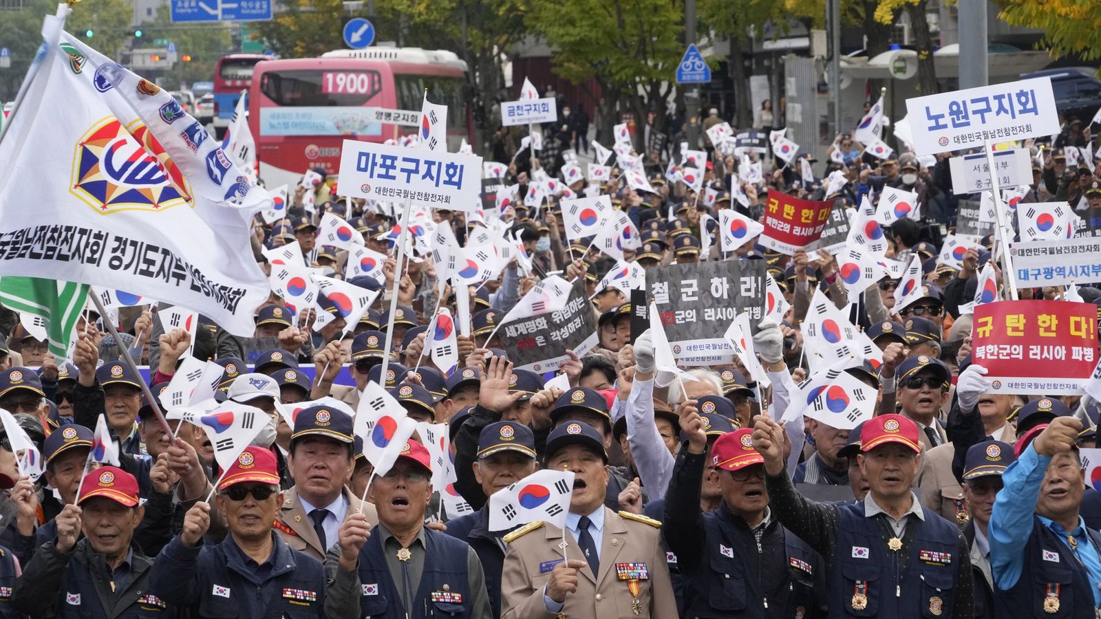 Mitglieder der koreanischen Vietnamkrieg-Veteranenvereinigung demonstrierten in Seoul gegen die Stationierung der Truppen in Russland.Foto: dpa/Ahn Young-joon Mitglieder der koreanischen Vietnamkrieg-Veteranenvereinigung demonstrierten in Seoul gegen die Stationierung der Truppen in Russland.Foto: dpa/Ahn Young-joon