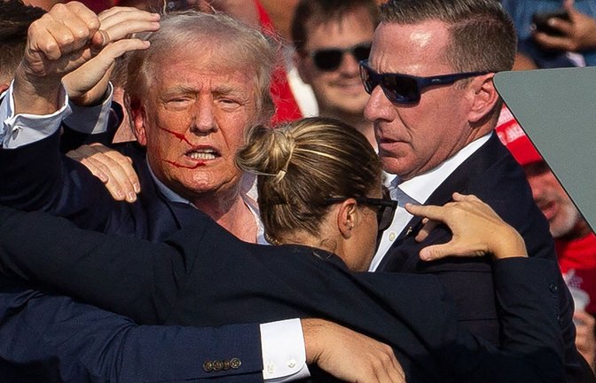 Donald Trump wurde von einer Kugel am Ohr getroffen.<span class='image-autor'>Foto: AFP/REBECCA DROKE</span>
