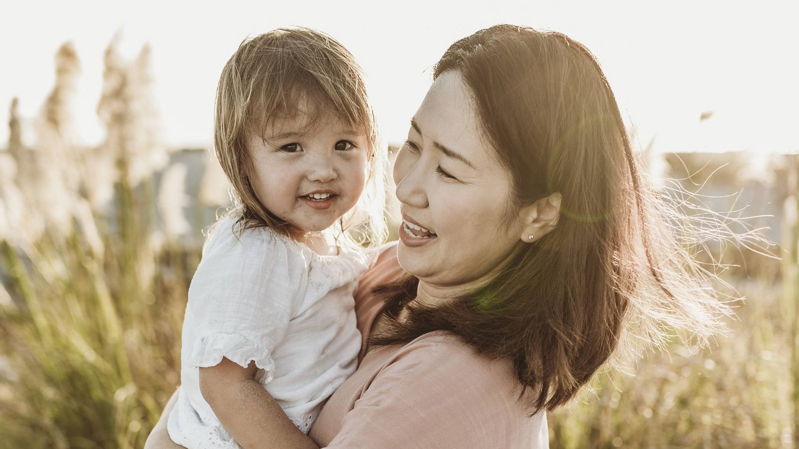 Verändert sich die Persönlichkeit von Müttern und Vätern durch das erste Kind? Im Prinzip bleiben Eltern nach der Geburt die AltenFoto: imago images/Cavan Images/Kelsey Smith Verändert sich die Persönlichkeit von Müttern und Vätern durch das erste Kind? Im Prinzip bleiben Eltern nach der Geburt die AltenFoto: imago images/Cavan Images/Kelsey Smith