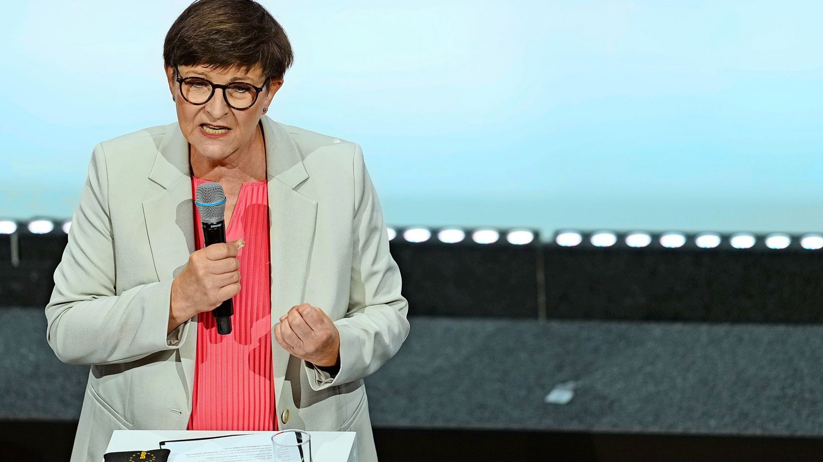 Abschied im Juni: die SPD-Kovorsitzende Saskia EskenFoto: Kay Nietfeld Abschied im Juni: die SPD-Kovorsitzende Saskia EskenFoto: Kay Nietfeld