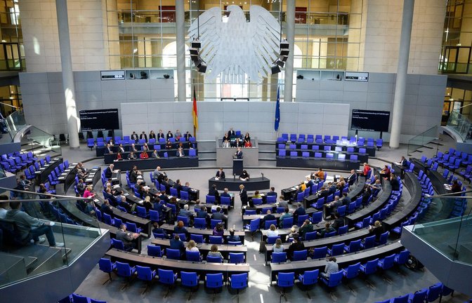 Der Deutsche Bundestag hat die Senkung der Mehrwertsteuer auf Erdgas und Fernwärme beschlossen.<span class='image-autor'>Foto: Bernd von Jutrczenka/dpa</span>
