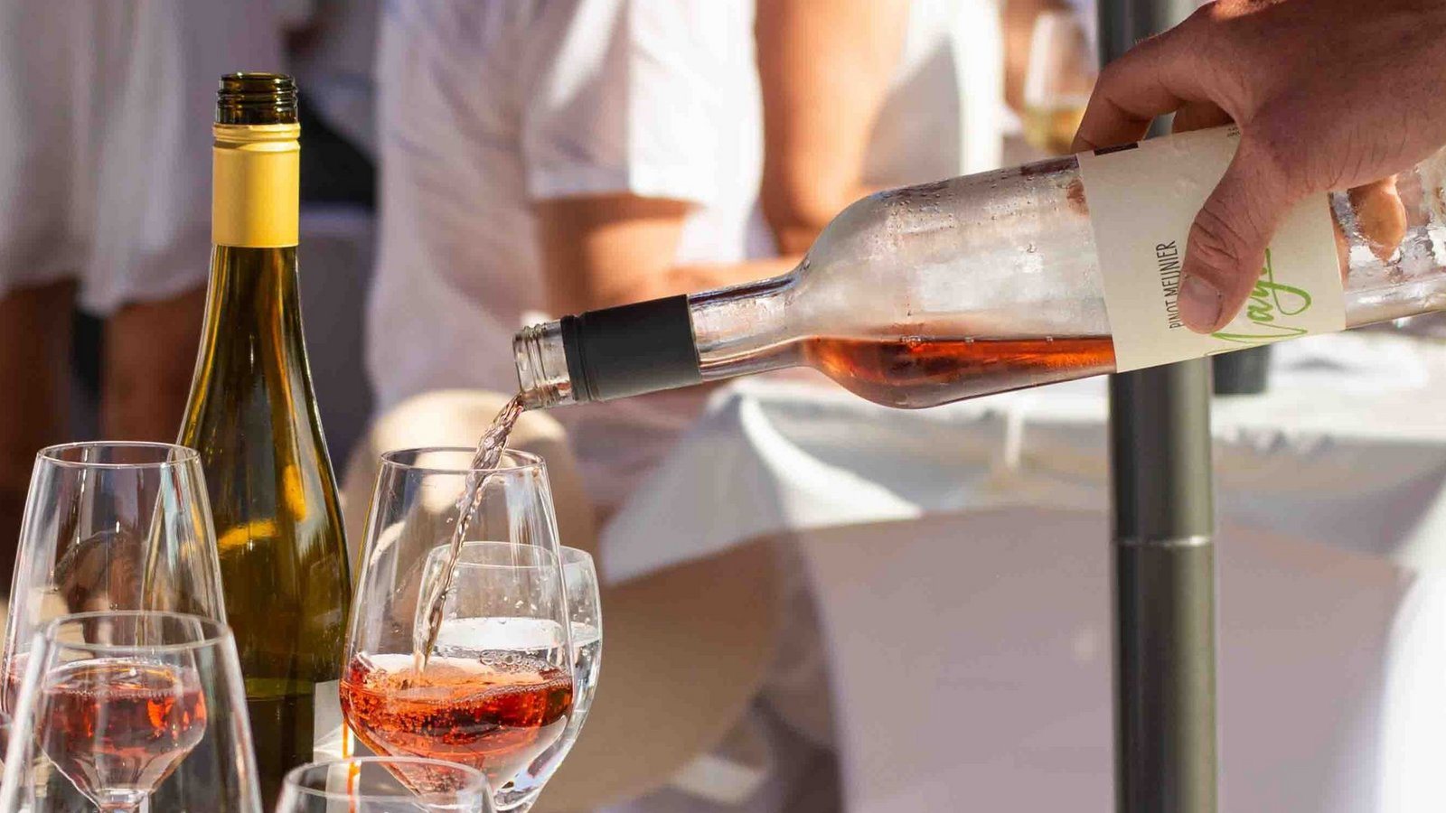 Auf Wochenmärkten im Land darf aktuell nur unter strengen Bedingungen Alkohol ausgeschenkt werden. Die FDP will das ändern.Foto: IMAGO/Funke Foto Services Auf Wochenmärkten im Land darf aktuell nur unter strengen Bedingungen Alkohol ausgeschenkt werden. Die FDP will das ändern.Foto: IMAGO/Funke Foto Services