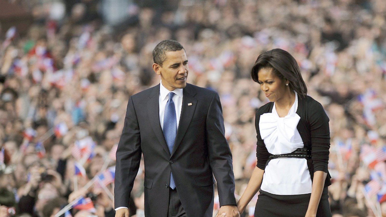 Michelle Obama (First Lady von 2009 bis 2017): Die Frau von Barack Obama fremdelte lange mit der Politik – dabei ist sie die geborene Wahlkämpferin. Viele Demokraten sehen in ihr bereits die zukünftige Präsidentin. Doch Michelle Obama betont immer wieder, dass sie für ein Amt nicht zur Verfügung stehe. Als First Lady engagierte sie sich für Soldatenfamilien und wollte ihre Landsleute dazu bringen, sich mehr zu bewegen und gesünder zu essen.Foto: dpa