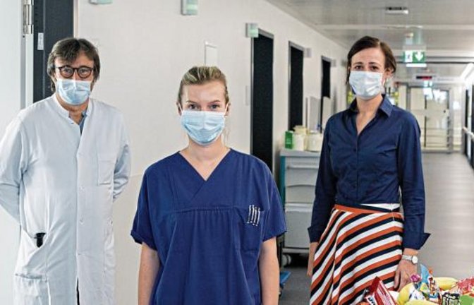 Neue Station (von links): Silvia Hooks, Direktorin für Pflege- und Prozessmanagement, Professor Dr. Christian Wolpert, Teamleitung Sarah Eisenhardt, Anne Matros und Martina Heydemann-Schmidt. Foto: klb