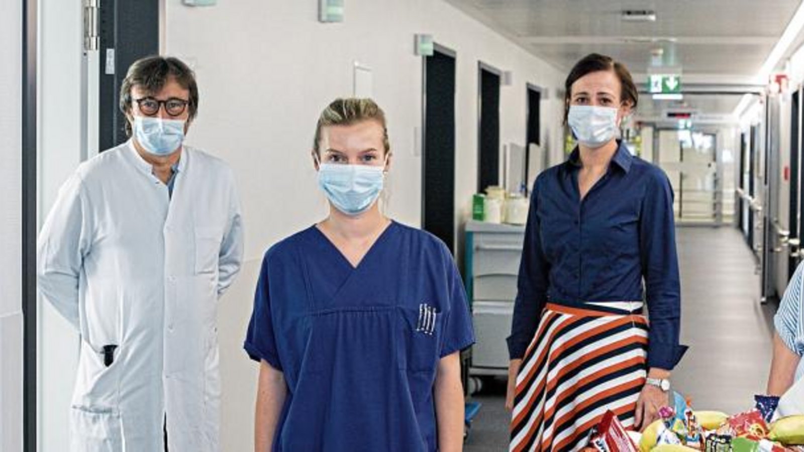 Neue Station (von links): Silvia Hooks, Direktorin für Pflege- und Prozessmanagement, Professor Dr. Christian Wolpert, Teamleitung Sarah Eisenhardt, Anne Matros und Martina Heydemann-Schmidt. Foto: klb