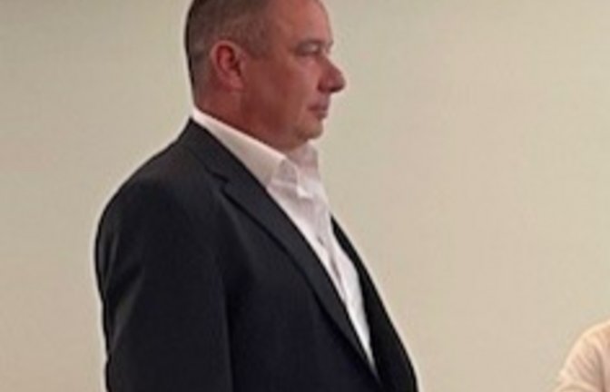 Bei der Verpflichtung: Zeljko Schuhmacher. p