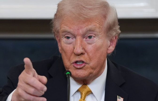 Vor dem WM-Finale droht Trump Kanada wegen der Waldbrände mit neuen Strafzöllen (Archivfoto).<span class='image-autor'>Evan Vucci/AP/dpa</span>