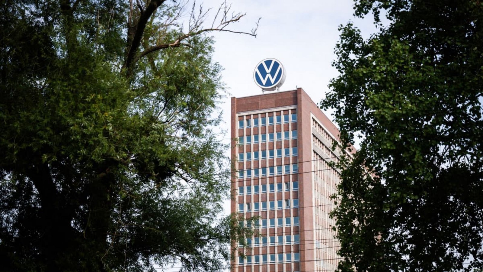 Volkswagen beschließt Sparmaßnahmen.Julian Stratenschulte/dpa