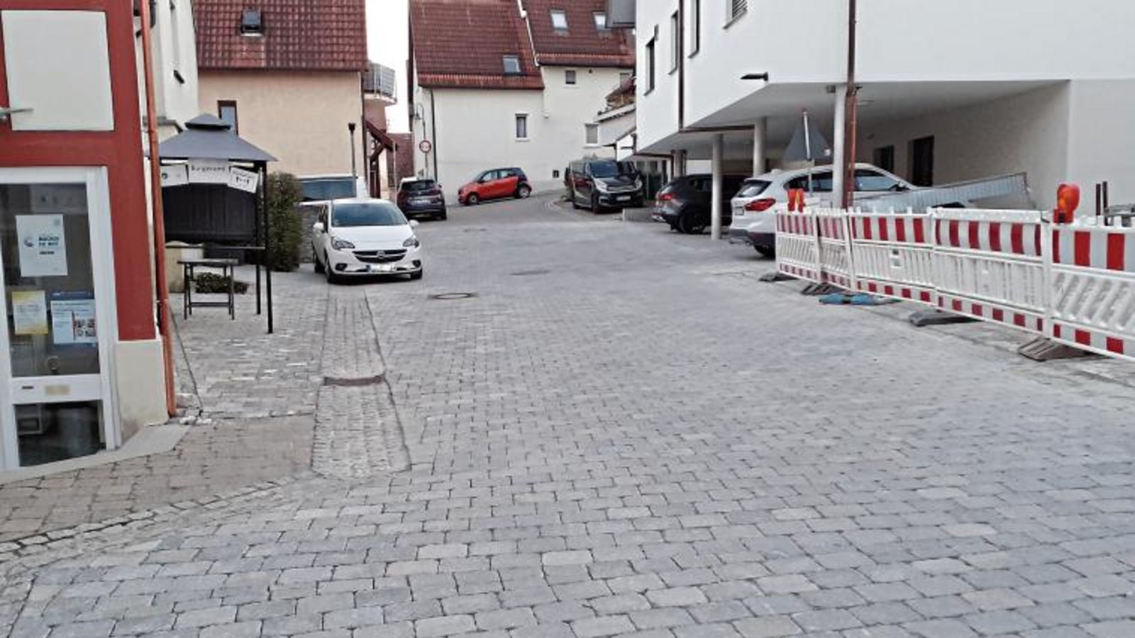 Der neue Pflasterbelag in der Oberen Gasse in Oberriexingen. Foto: Glemser Der neue Pflasterbelag in der Oberen Gasse in Oberriexingen. Foto: Glemser