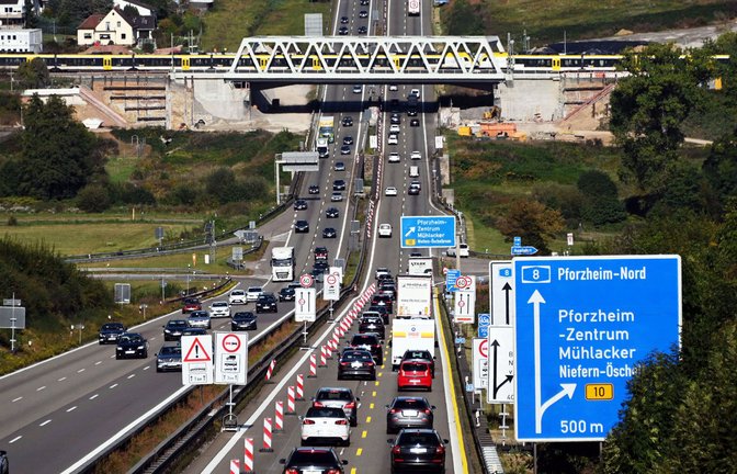 Die A8 in Richtung Stuttgart ist bei Pforzheim übers Wochenende voll gesperrt. (Archivbild)<span class='image-autor'>Foto: dpa/Uli Deck</span>