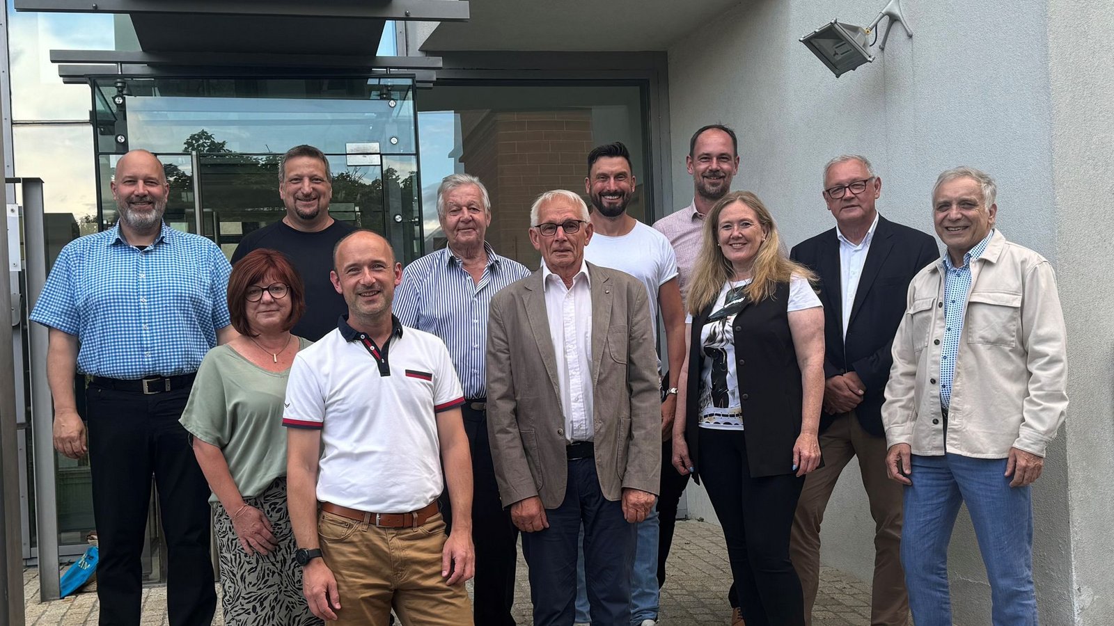Nach der konstituierenden Sitzung präsentiert sich der neue Gemeinderat von Wimsheim mit Bürgermeister Mario Weisbrich (ganz links). Auf dem Bild fehlen die Räte Norman Jentner und Sabine Höllein.Foto: Nach der konstituierenden Sitzung präsentiert sich der neue Gemeinderat von Wimsheim mit Bürgermeister Mario Weisbrich (ganz links). Auf dem Bild fehlen die Räte Norman Jentner und Sabine Höllein.Foto: 